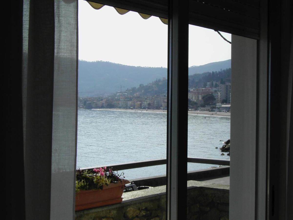 Apartmán Cadorna Fronte Mare Alassio Exteriér fotografie